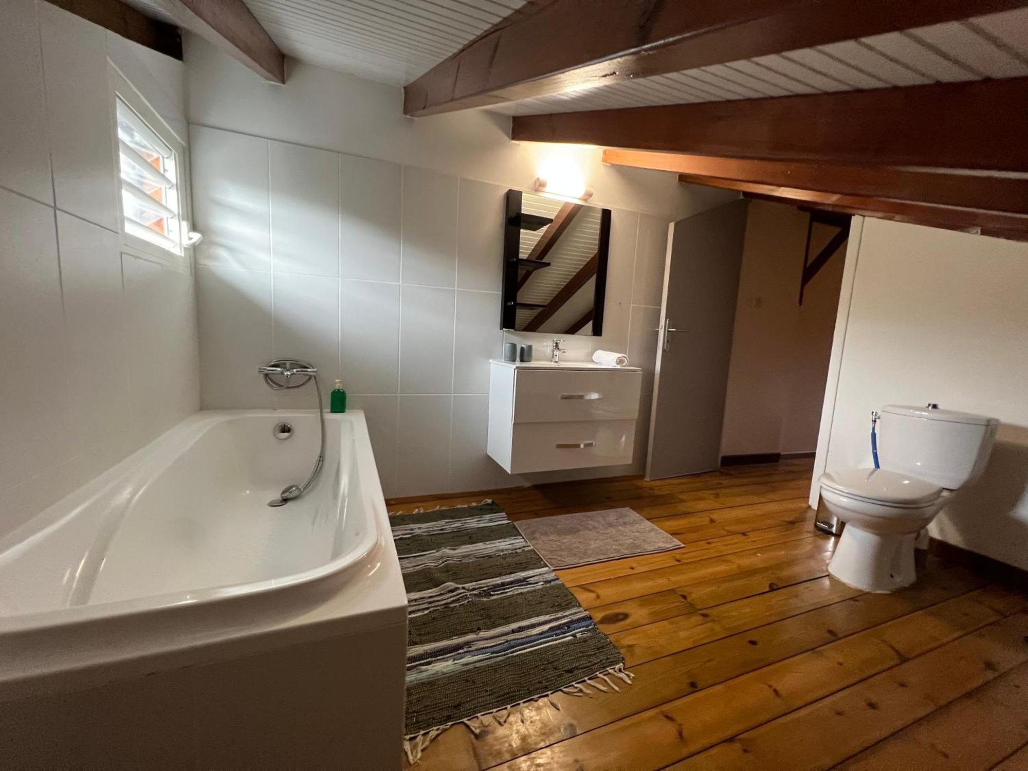 Villa Au Calme Avec Jacuzzi, Villa Le Boursoie Les Abymes Eksteriør billede