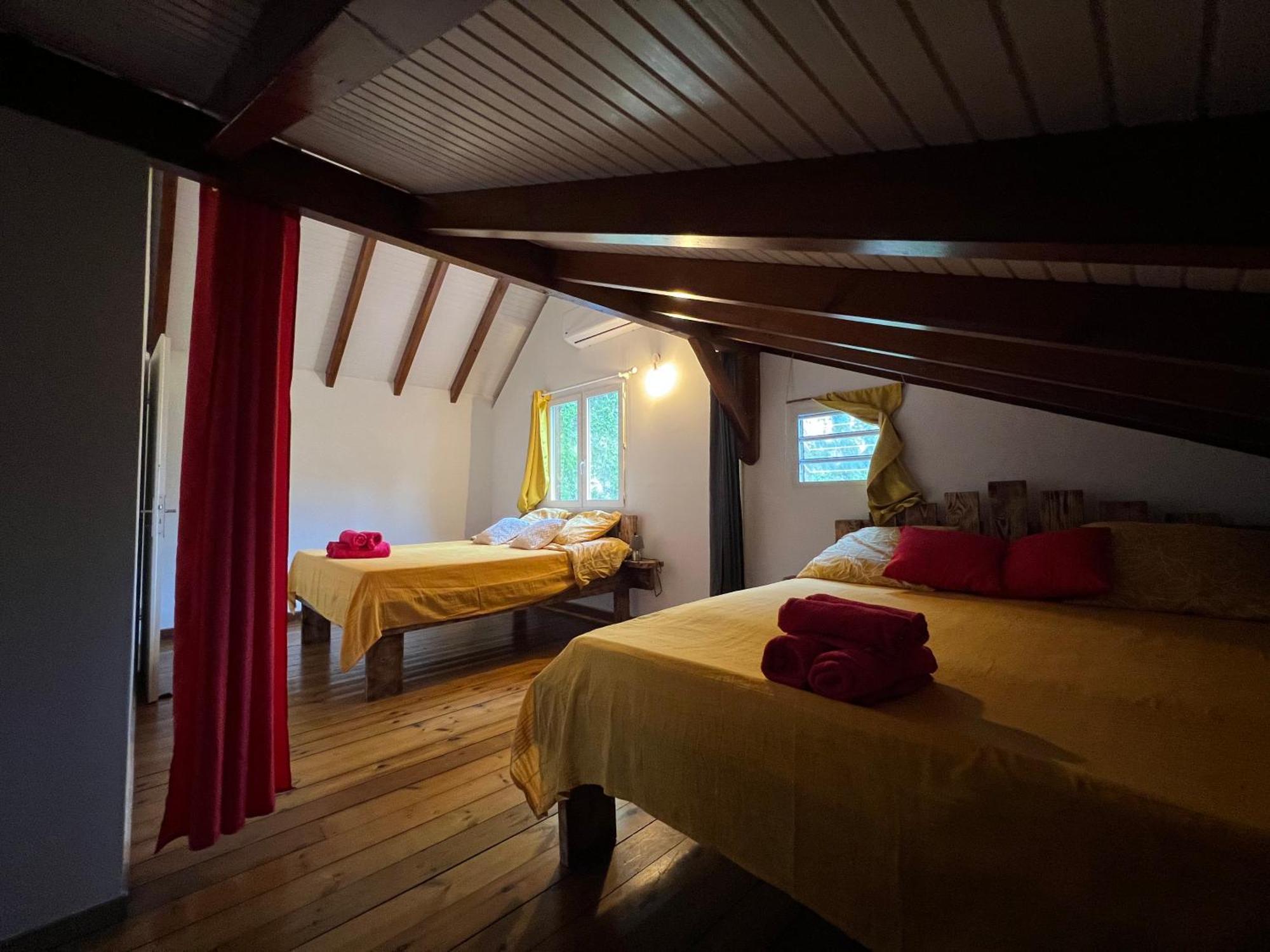 Villa Au Calme Avec Jacuzzi, Villa Le Boursoie Les Abymes Eksteriør billede