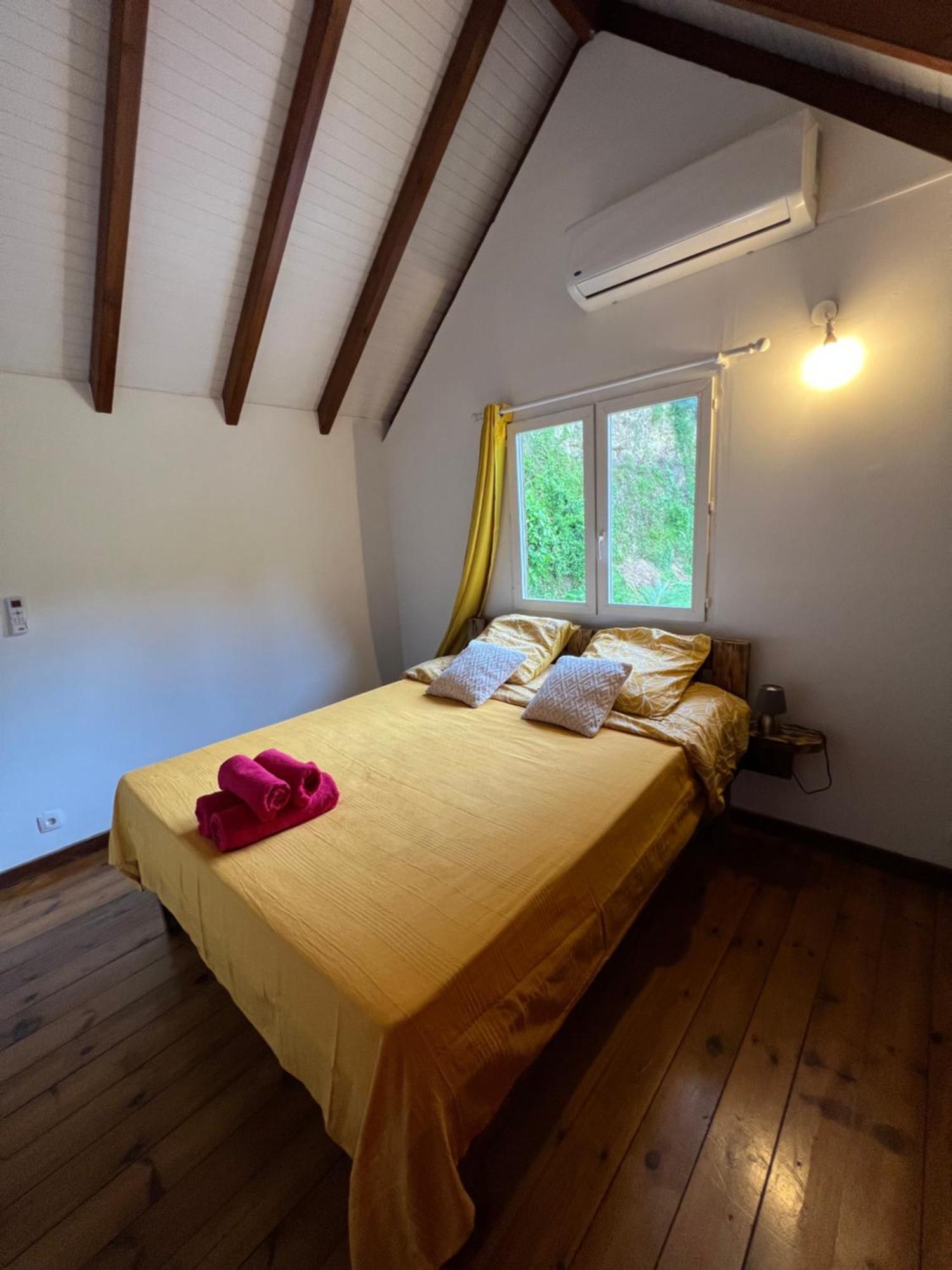 Villa Au Calme Avec Jacuzzi, Villa Le Boursoie Les Abymes Eksteriør billede