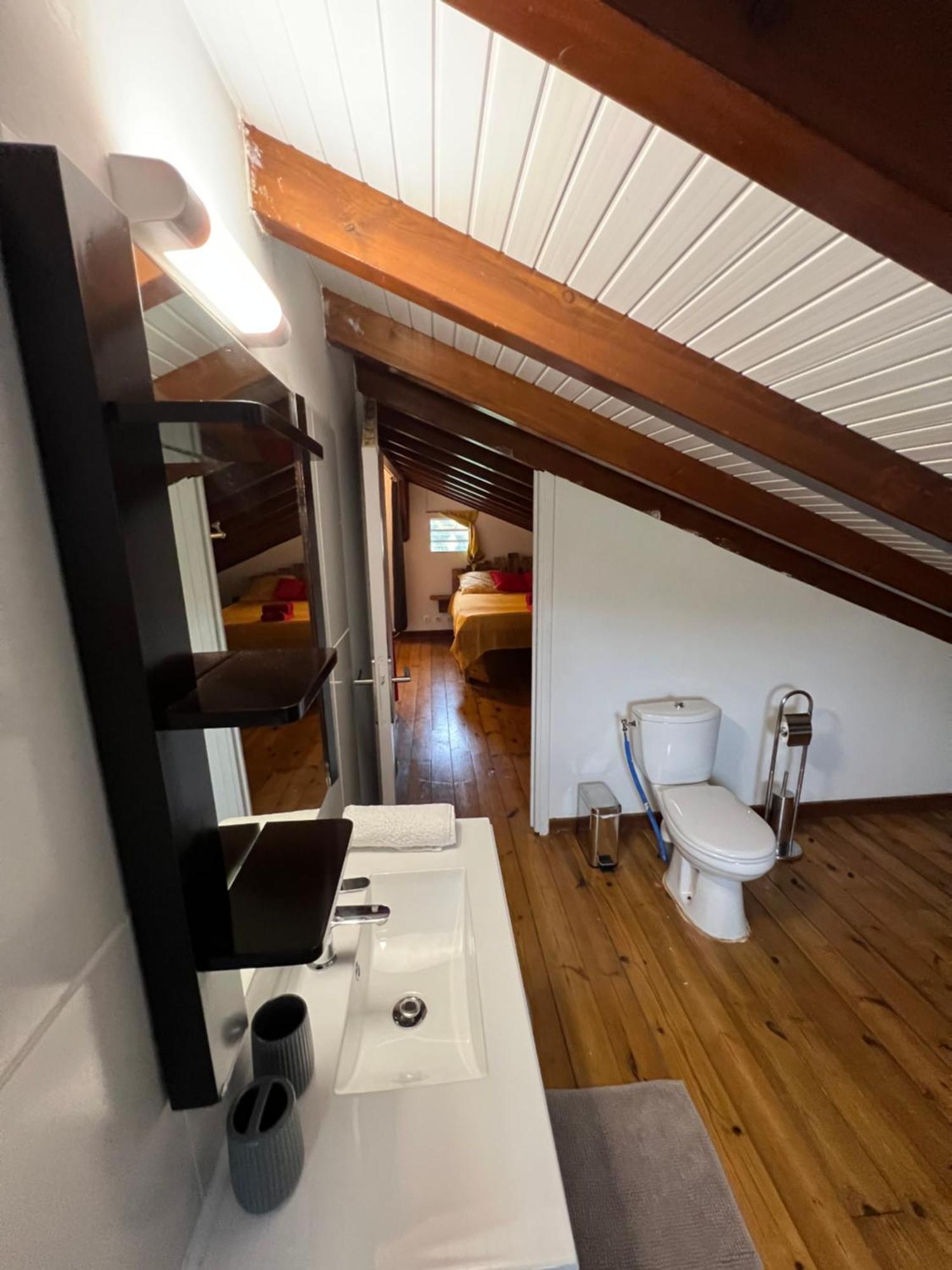 Villa Au Calme Avec Jacuzzi, Villa Le Boursoie Les Abymes Eksteriør billede