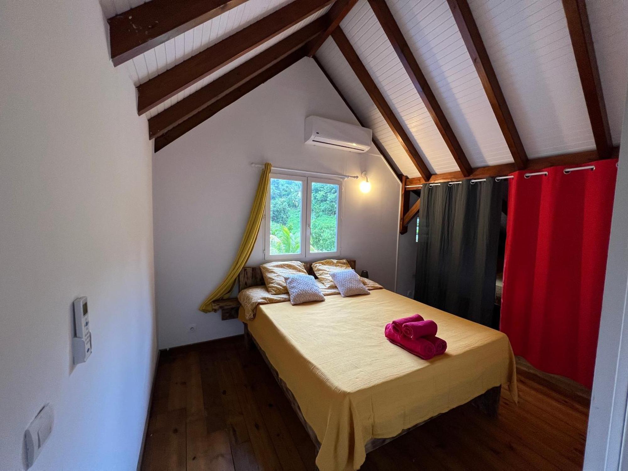 Villa Au Calme Avec Jacuzzi, Villa Le Boursoie Les Abymes Eksteriør billede