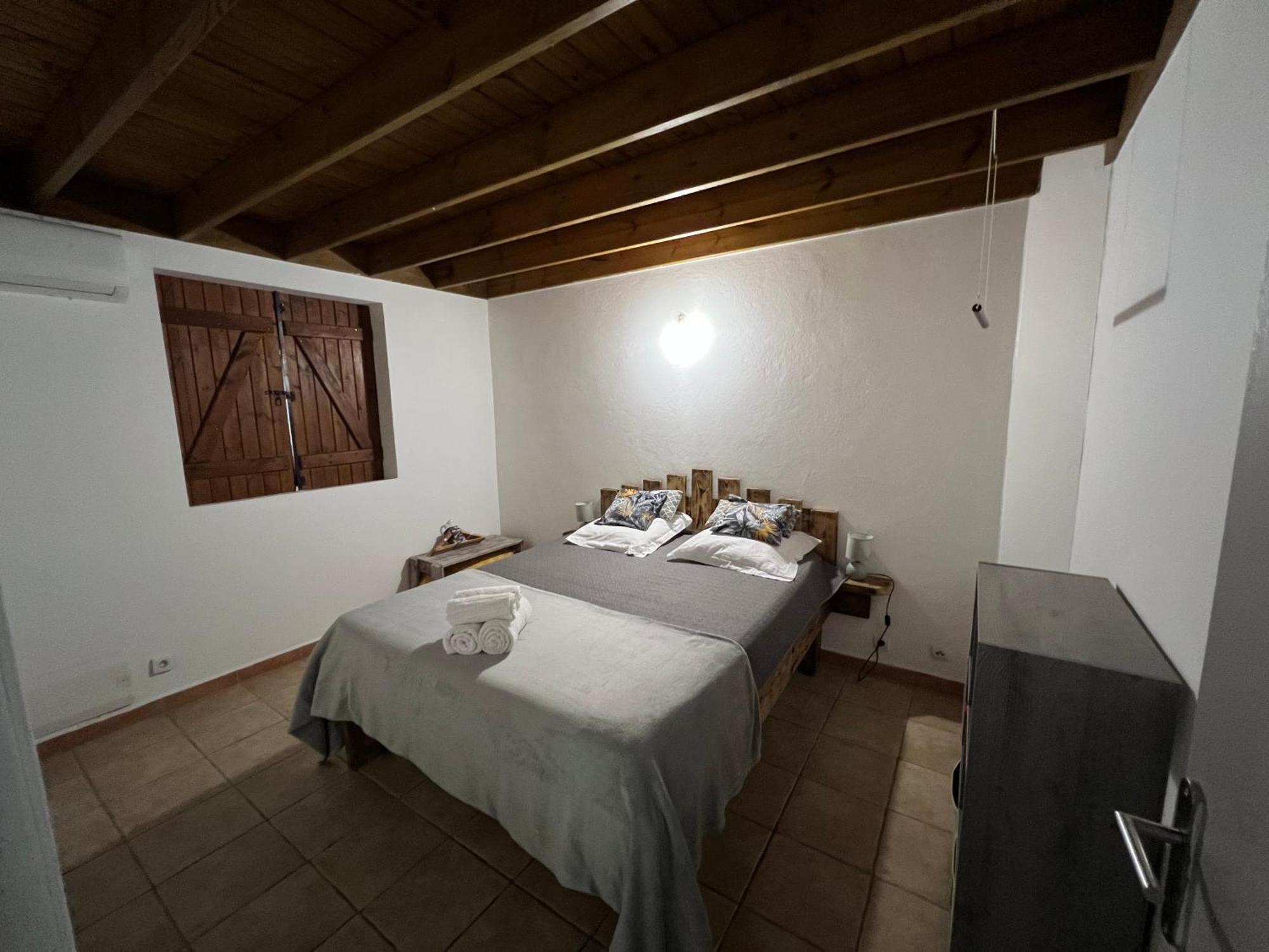 Villa Au Calme Avec Jacuzzi, Villa Le Boursoie Les Abymes Eksteriør billede