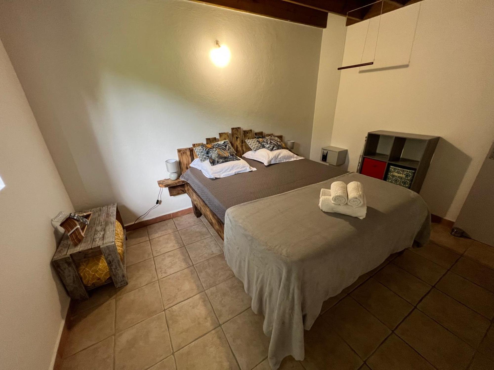 Villa Au Calme Avec Jacuzzi, Villa Le Boursoie Les Abymes Eksteriør billede
