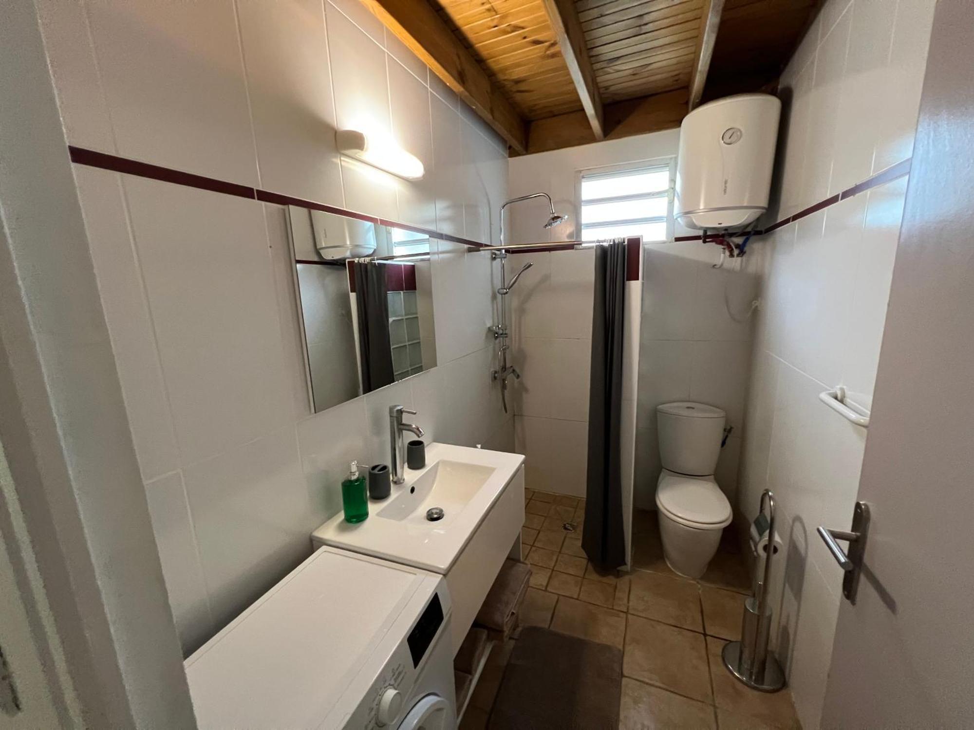 Villa Au Calme Avec Jacuzzi, Villa Le Boursoie Les Abymes Eksteriør billede
