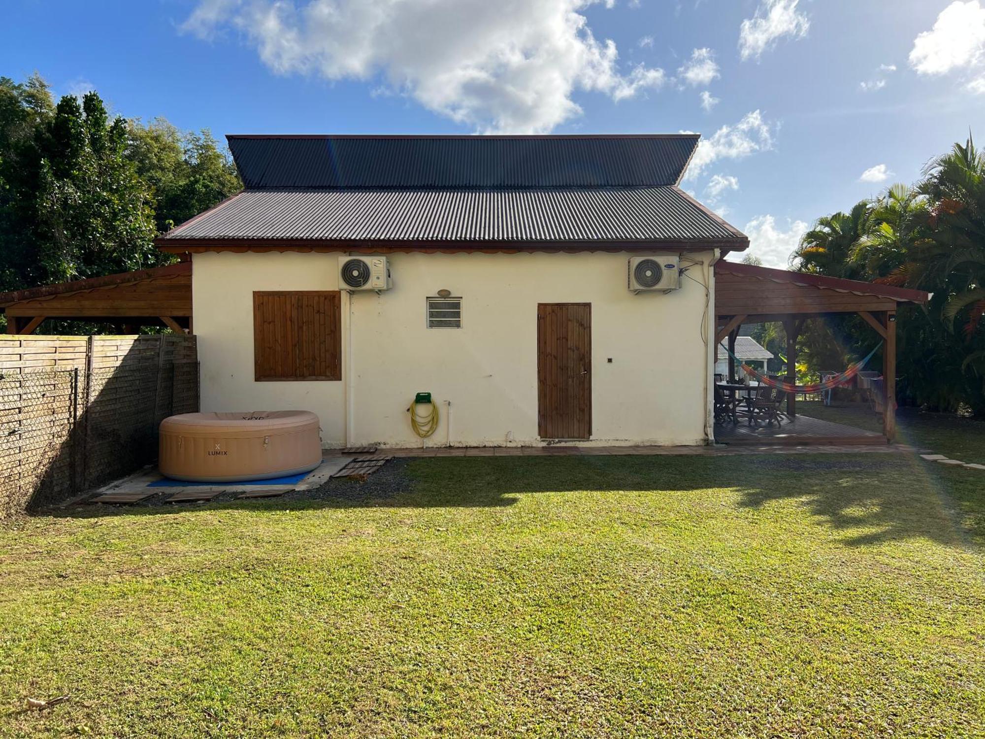 Villa Au Calme Avec Jacuzzi, Villa Le Boursoie Les Abymes Eksteriør billede