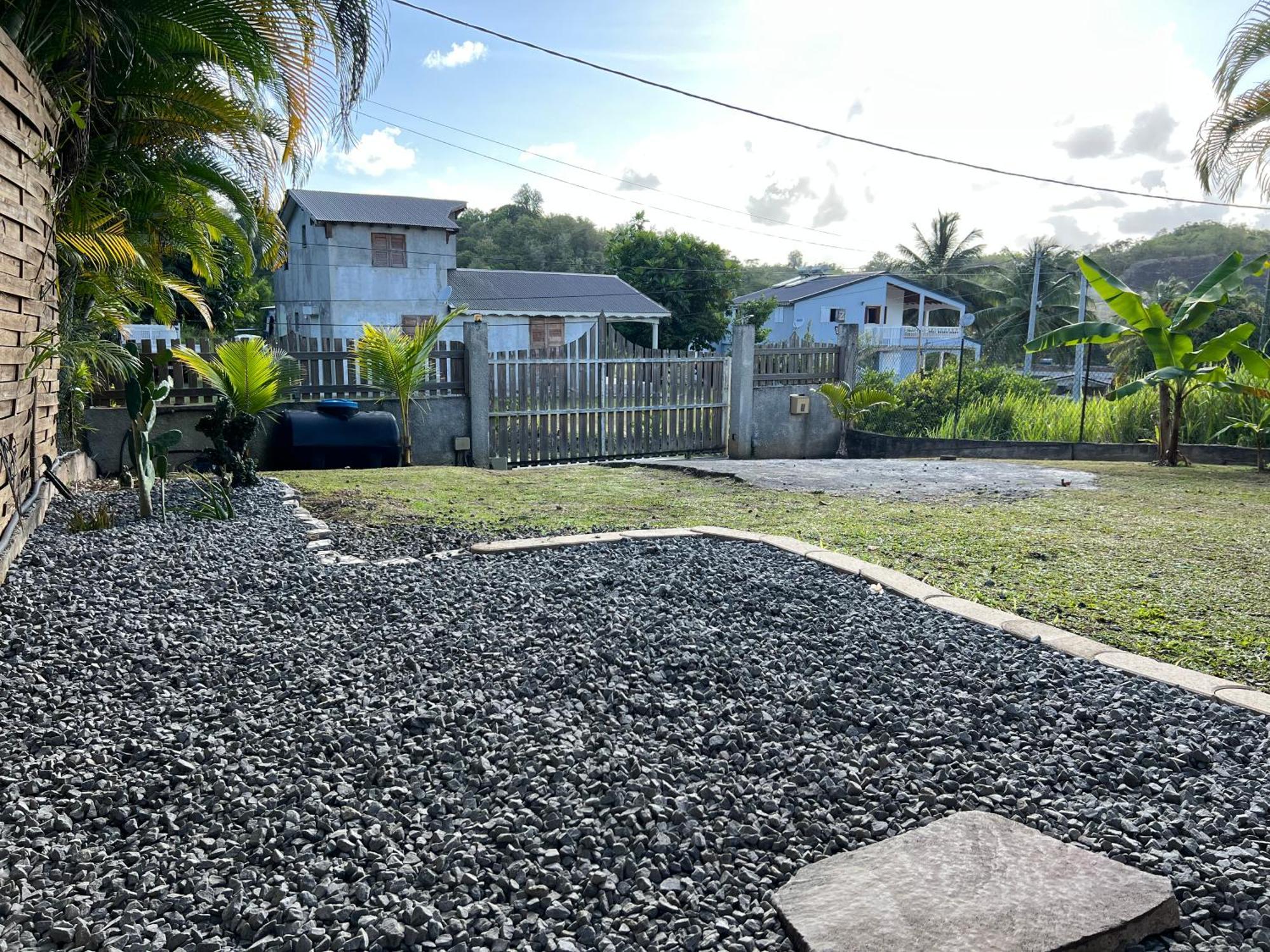 Villa Au Calme Avec Jacuzzi, Villa Le Boursoie Les Abymes Eksteriør billede