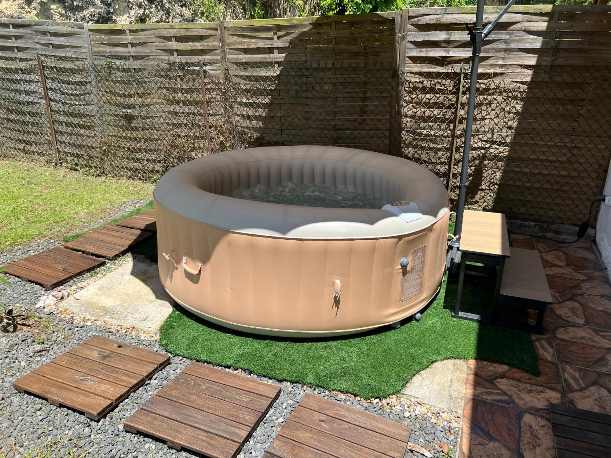 Villa Au Calme Avec Jacuzzi, Villa Le Boursoie Les Abymes Eksteriør billede