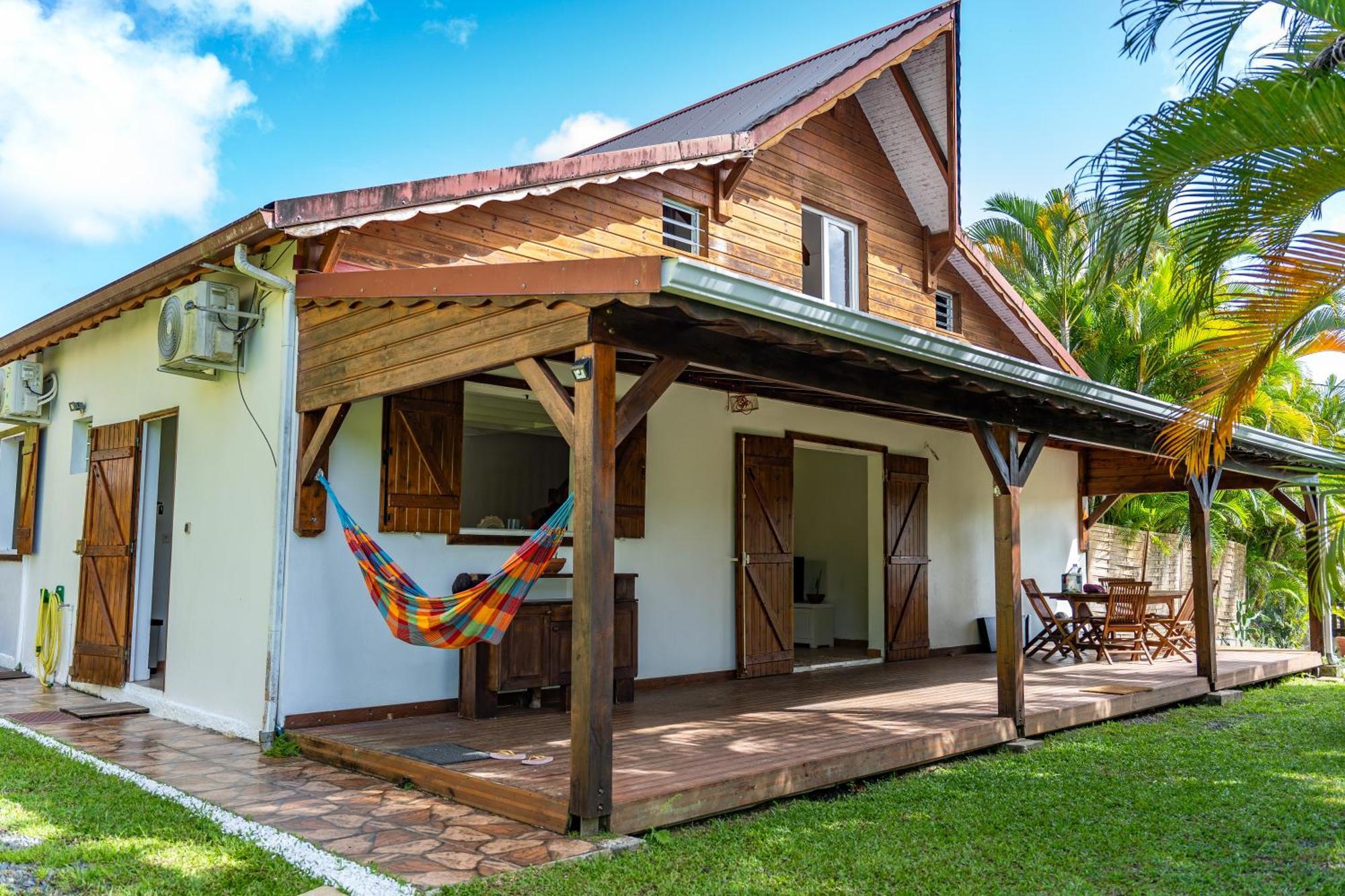 Villa Au Calme Avec Jacuzzi, Villa Le Boursoie Les Abymes Eksteriør billede