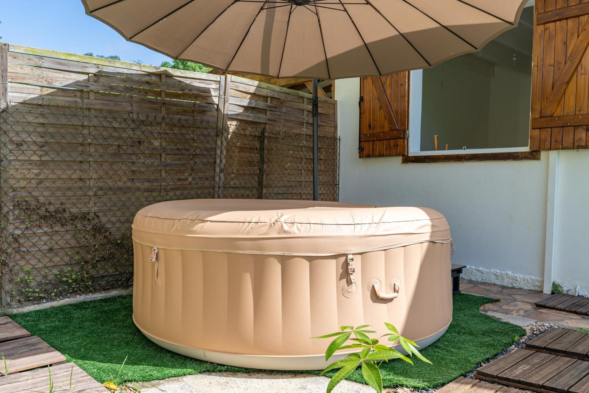 Villa Au Calme Avec Jacuzzi, Villa Le Boursoie Les Abymes Eksteriør billede