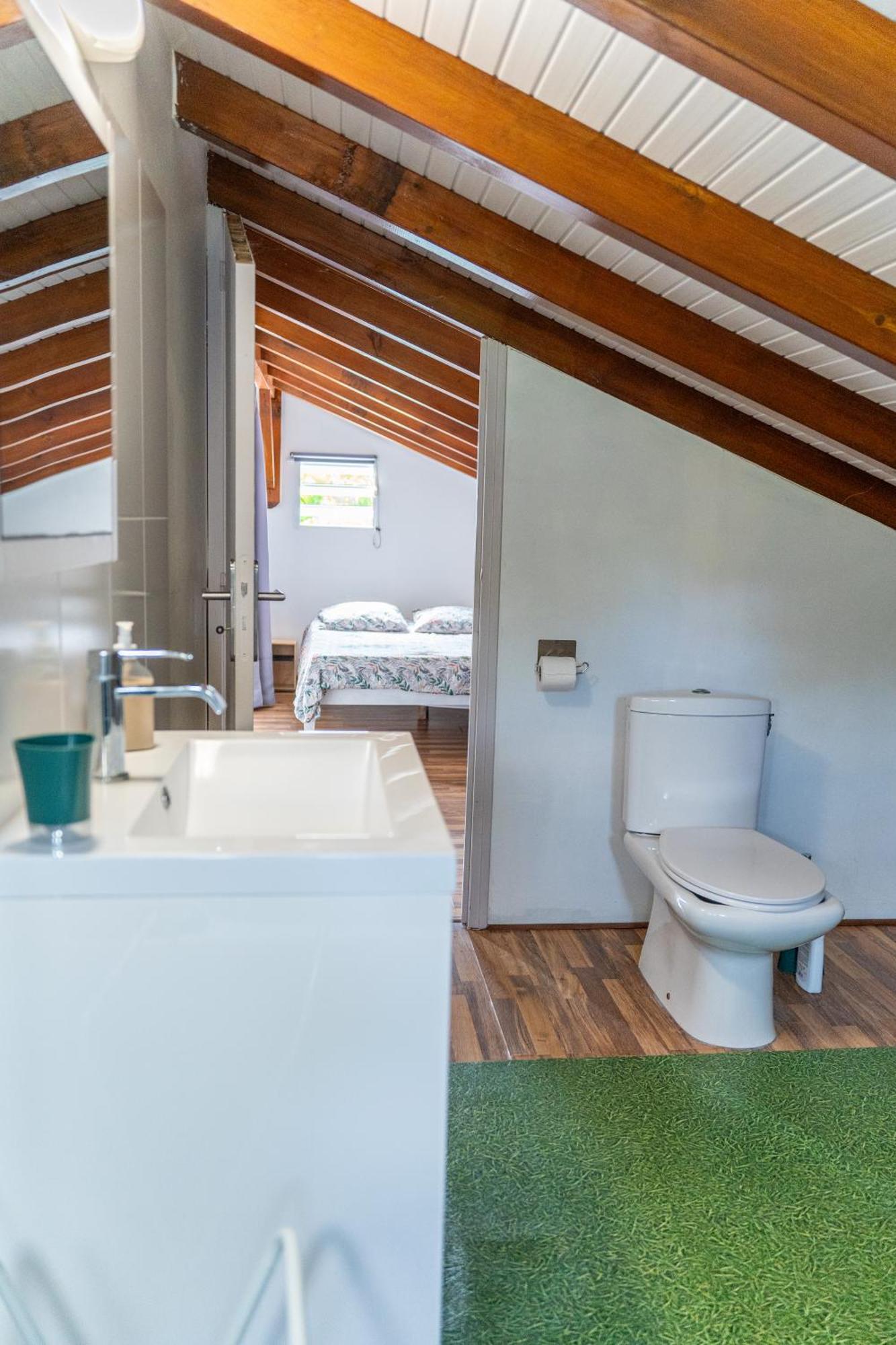 Villa Au Calme Avec Jacuzzi, Villa Le Boursoie Les Abymes Eksteriør billede