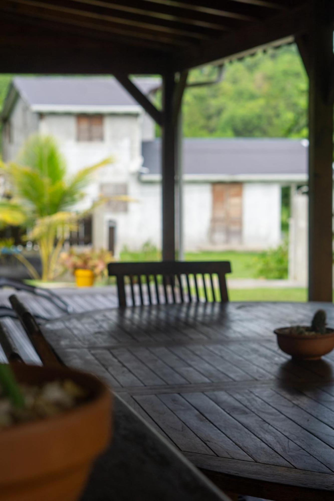 Villa Au Calme Avec Jacuzzi, Villa Le Boursoie Les Abymes Eksteriør billede