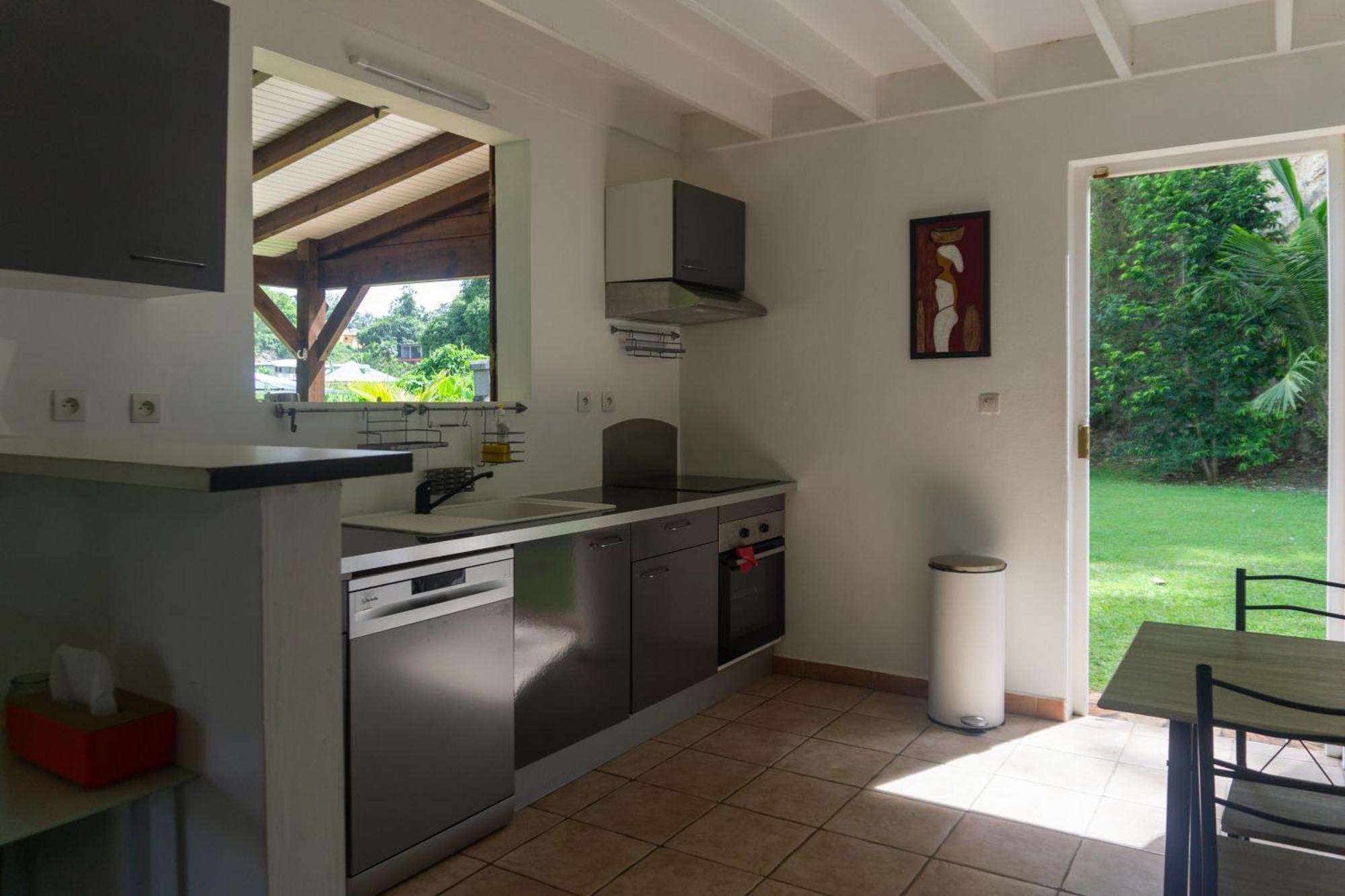 Villa Au Calme Avec Jacuzzi, Villa Le Boursoie Les Abymes Eksteriør billede