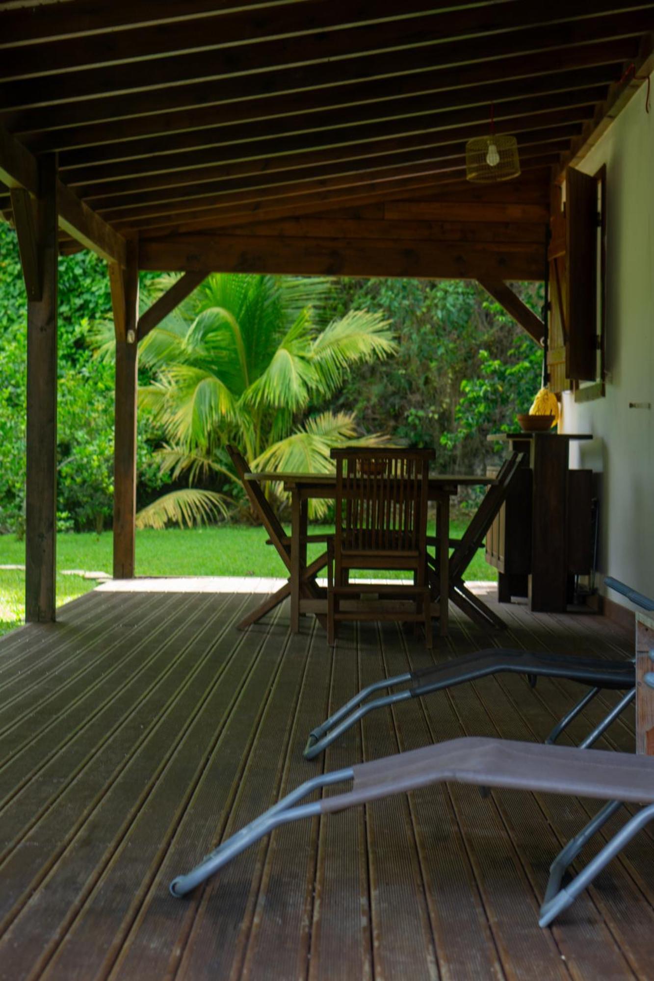Villa Au Calme Avec Jacuzzi, Villa Le Boursoie Les Abymes Eksteriør billede